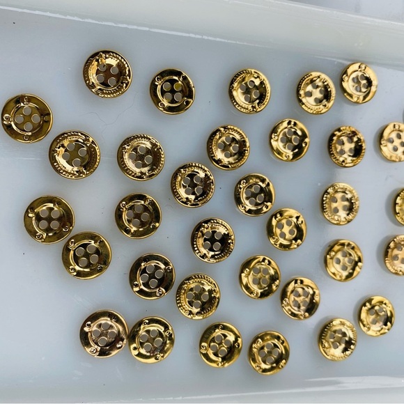 Vintage Gold Tone Metal Button Bundle - Picture 5 of 8